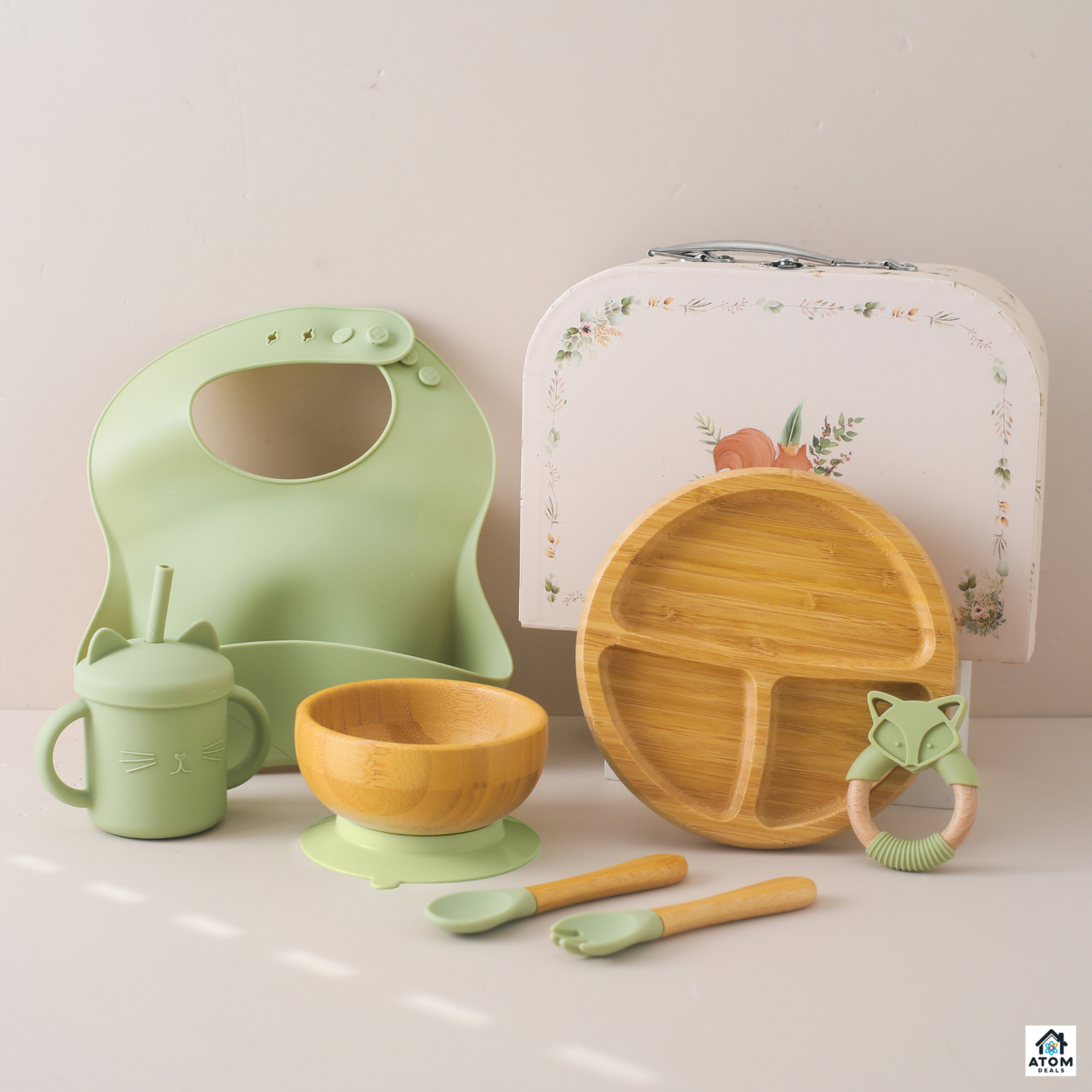 Set unisex de masa pentru bebelusi ATOM DEALS®️, din bambus natural, farfurie compartimentata cu baza antialunecare, bol cu ventuza, lingura si furculita din silicon alimentar, baveta silicon, ecologic, perfect pentru Baby-Led Weaning, roz