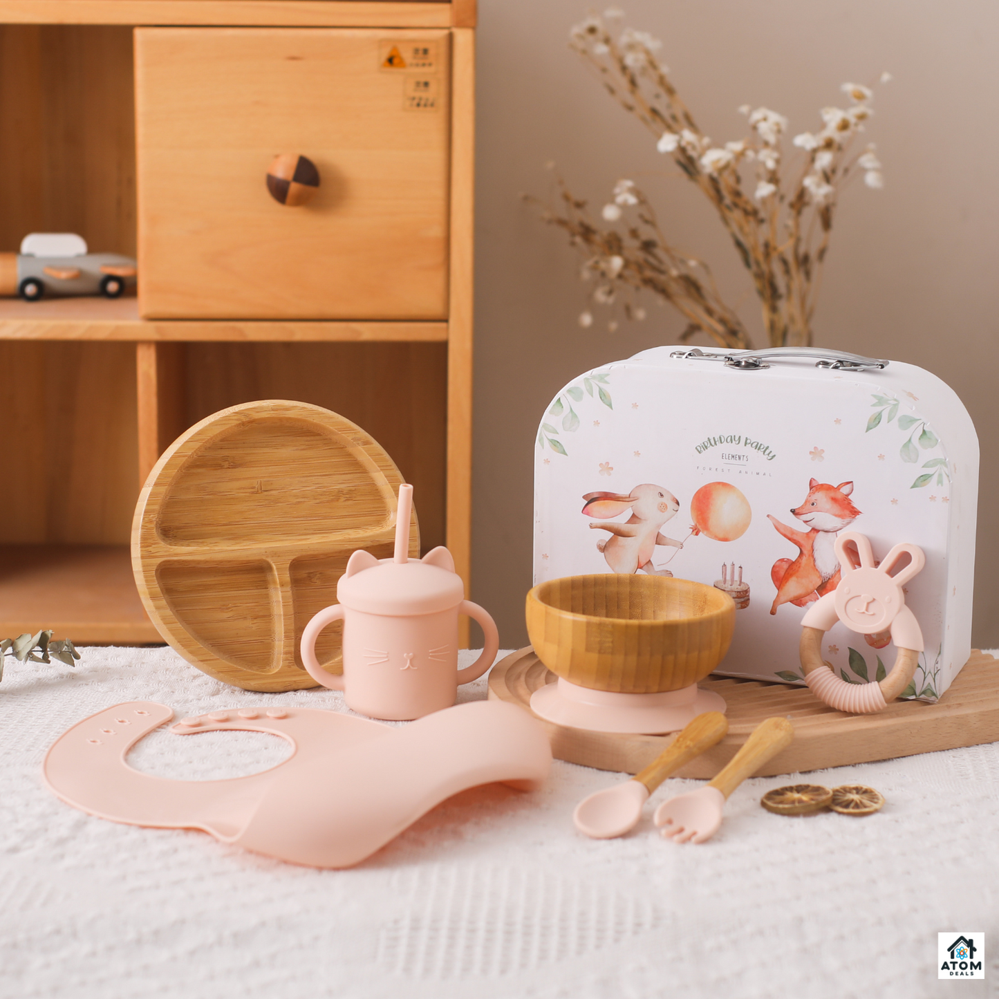 Set unisex de masa pentru bebelusi ATOM DEALS®️, din bambus natural, farfurie compartimentata cu baza antialunecare, bol cu ventuza, lingura si furculita din silicon alimentar, baveta silicon, ecologic, perfect pentru Baby-Led Weaning, roz
