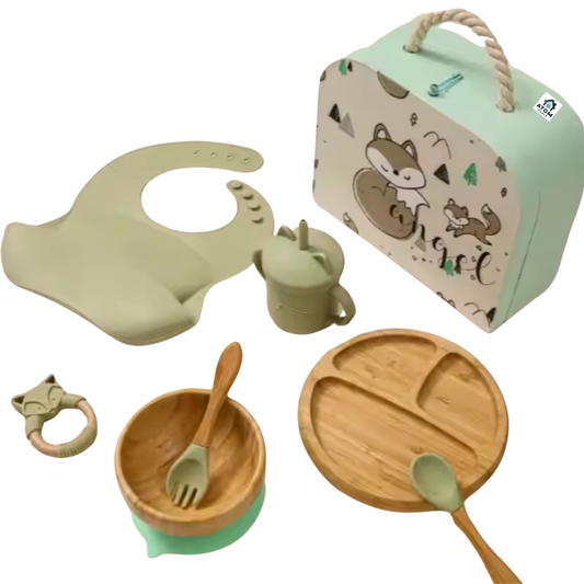 Set unisex de masa pentru bebelusi ATOM DEALS®️, din bambus natural, farfurie compartimentata cu baza antialunecare, bol cu ventuza, lingura si furculita din silicon alimentar, baveta silicon, ecologic, perfect pentru Baby-Led Weaning, cutie cadou, verde