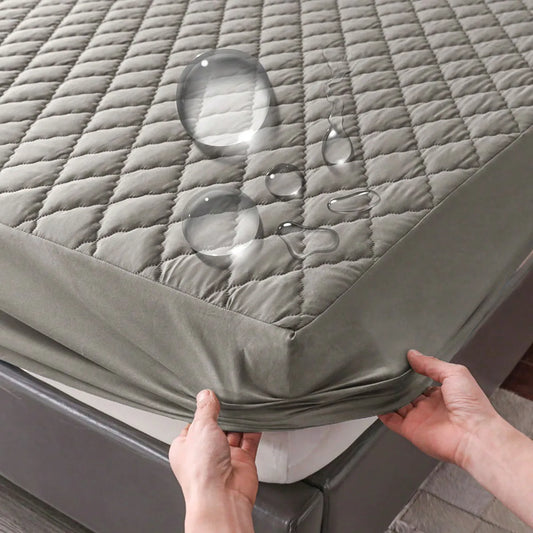 Waterproof mattress cover in various sizes and colors for protection