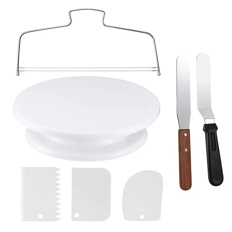 Cake decorating kit: 7 pieces, includes turntable, smoother, spatula.